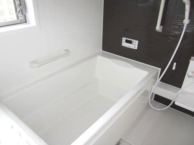 Bathroom. Room (August 2013) Shooting Bathroom with heating dryer