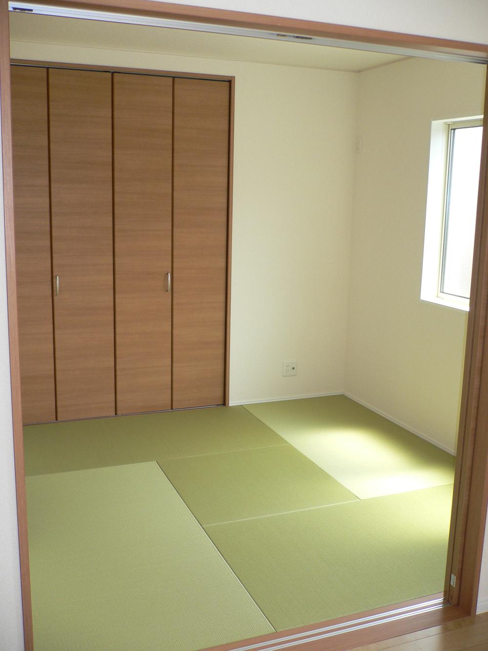 Same specifications photos (Other introspection). Japanese-style futon also fit with closet. You can also securely stored, such as children's toys. 