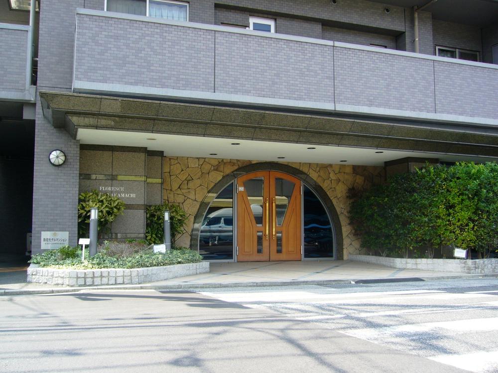 Entrance. Entrance (September 2013 shooting)