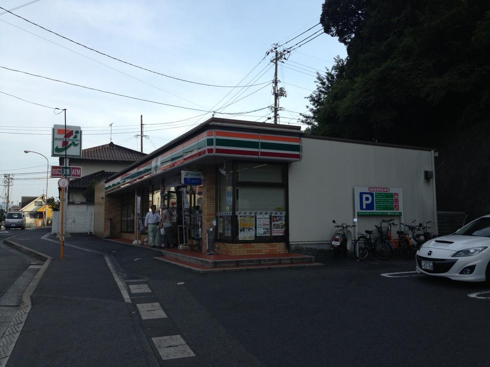 Convenience store. Seven-Eleven 680m stocked up Hiroshima Hesakaminami shop