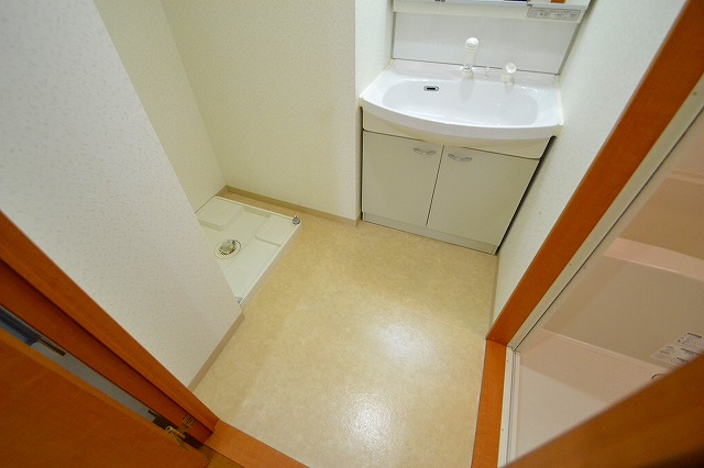 Washroom.  ☆ Is a floor plan with a basin dressing room ☆