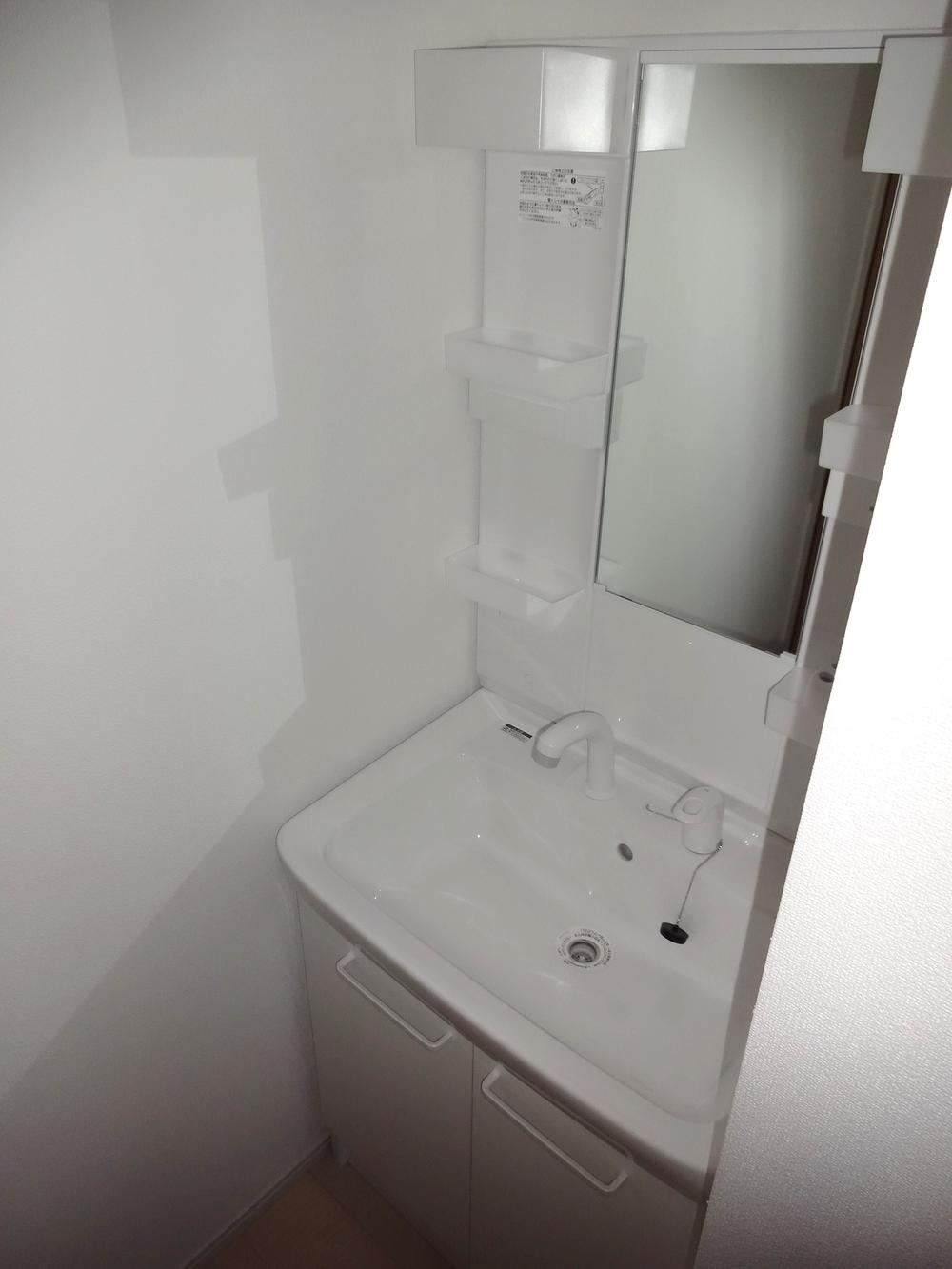 Wash basin, toilet. Indoor (12 May 2013) Shooting