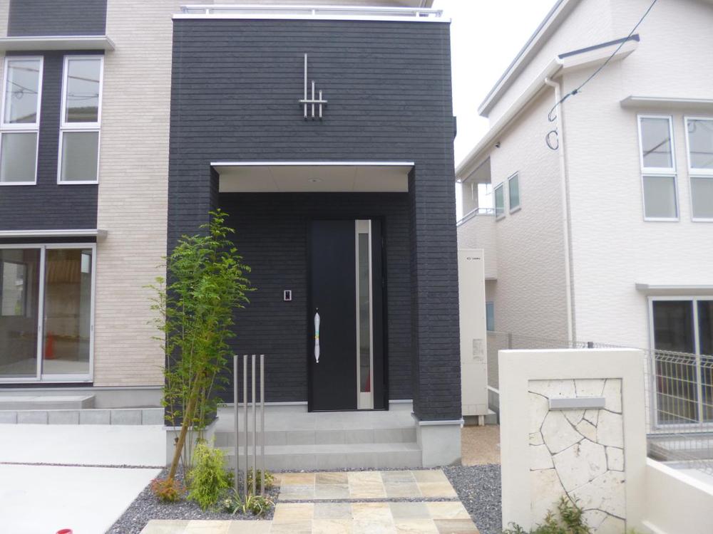 Entrance. (October 2013) Shooting