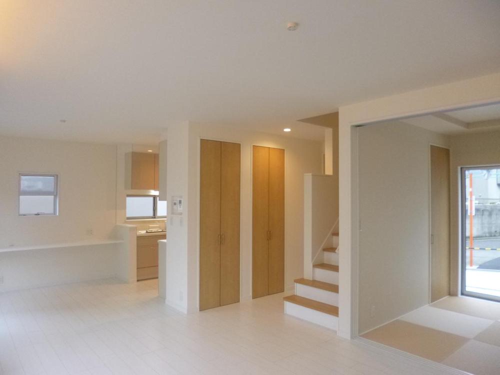 Living. (October 2013) Shooting