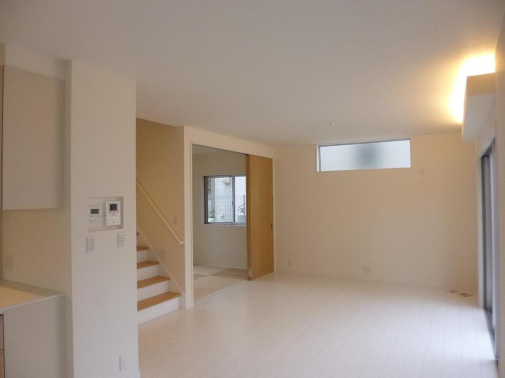 Living. (October 2013) Shooting