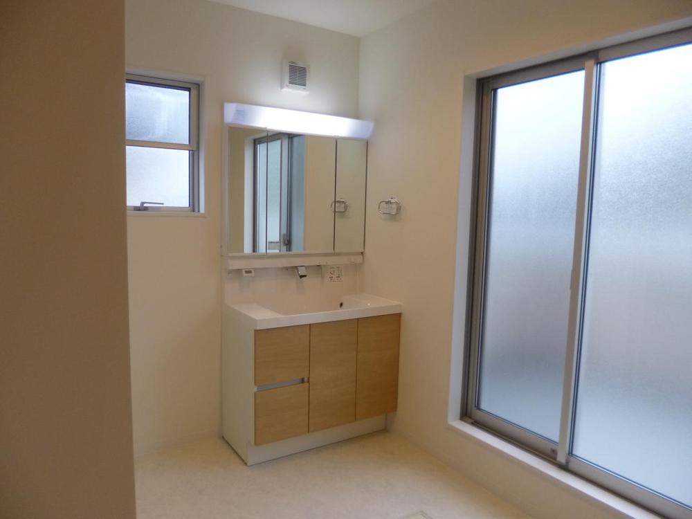 Wash basin, toilet. (October 2013) Shooting