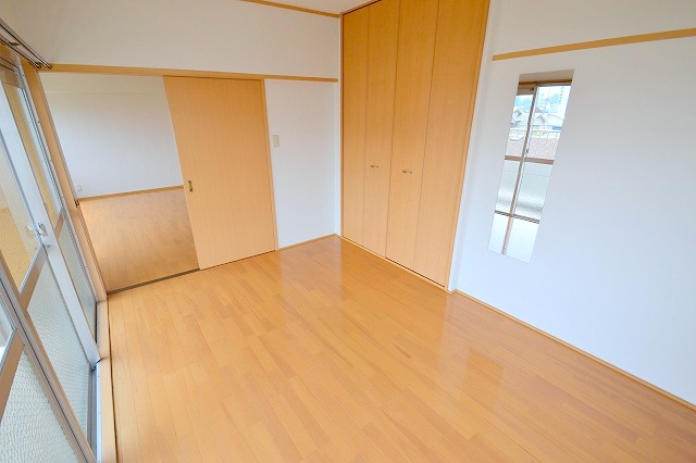 Other room space.  ☆ It is a popular all Western-style ☆
