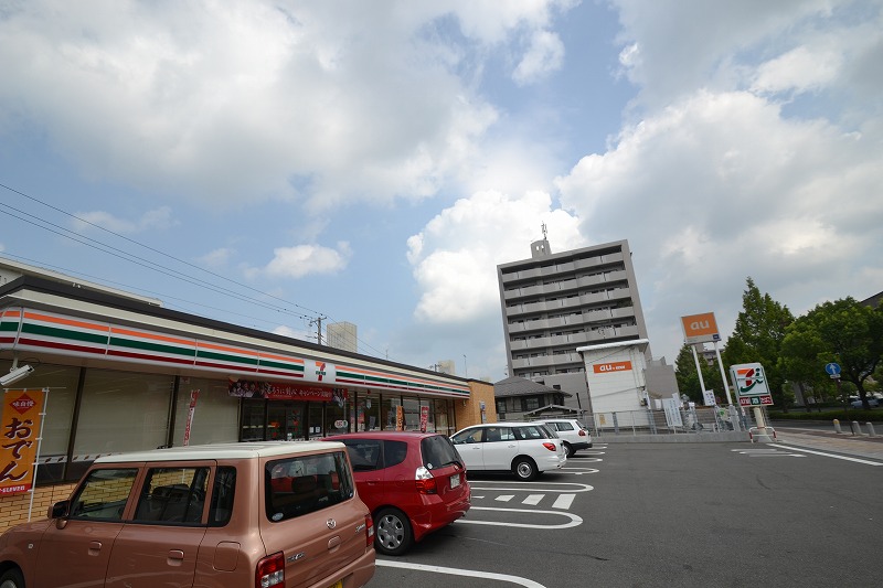 Convenience store. Seven-Eleven Hiroshima Ushitashin cho store (convenience store) up to 1358m