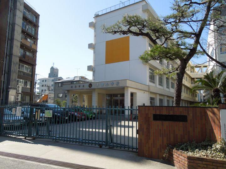 Primary school. 1410m to Hiroshima Municipal Ushida Elementary School