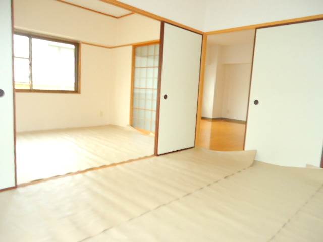 Other room space. Japanese-style room has also become clean