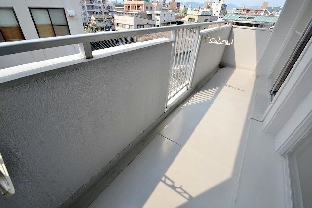 Balcony. Balcony day of the spread is a good ◎ ※ Will be in the same building a separate room photo