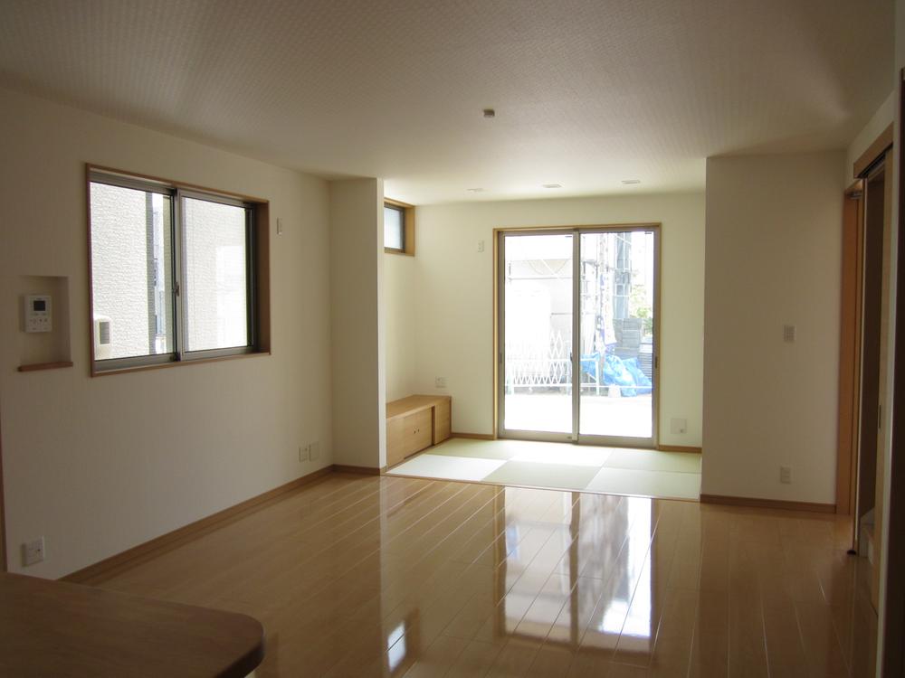 Non-living room. (May 2013) Shooting