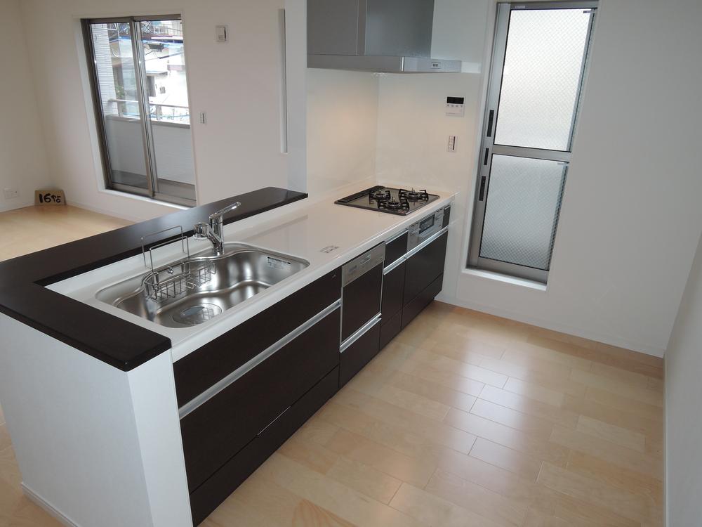 Kitchen. Indoor (11 May 2013) Shooting