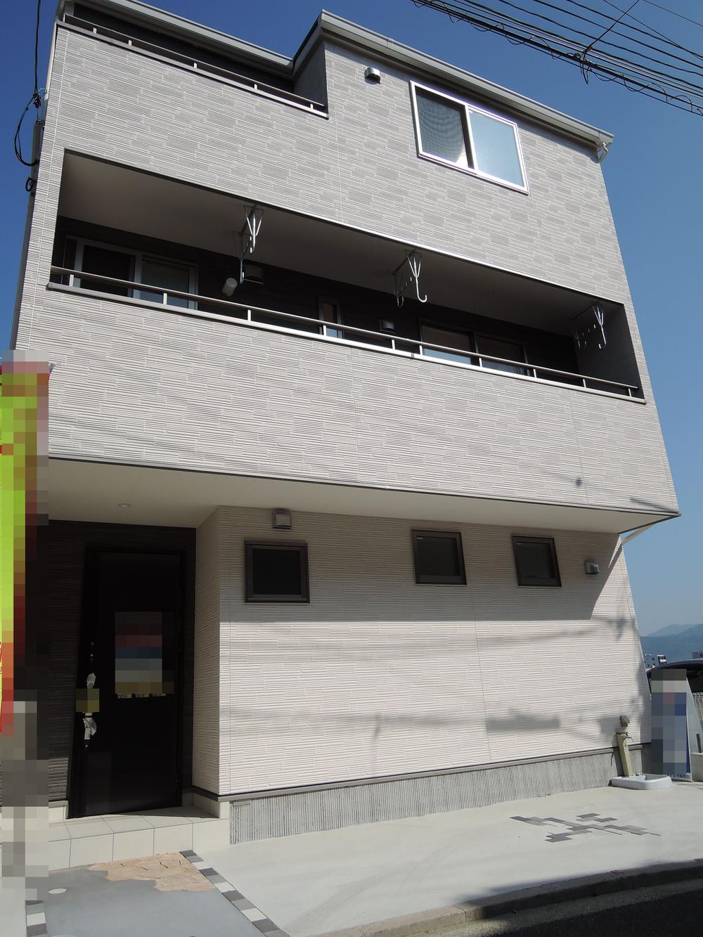 Local appearance photo. Local (11 May 2013) Shooting