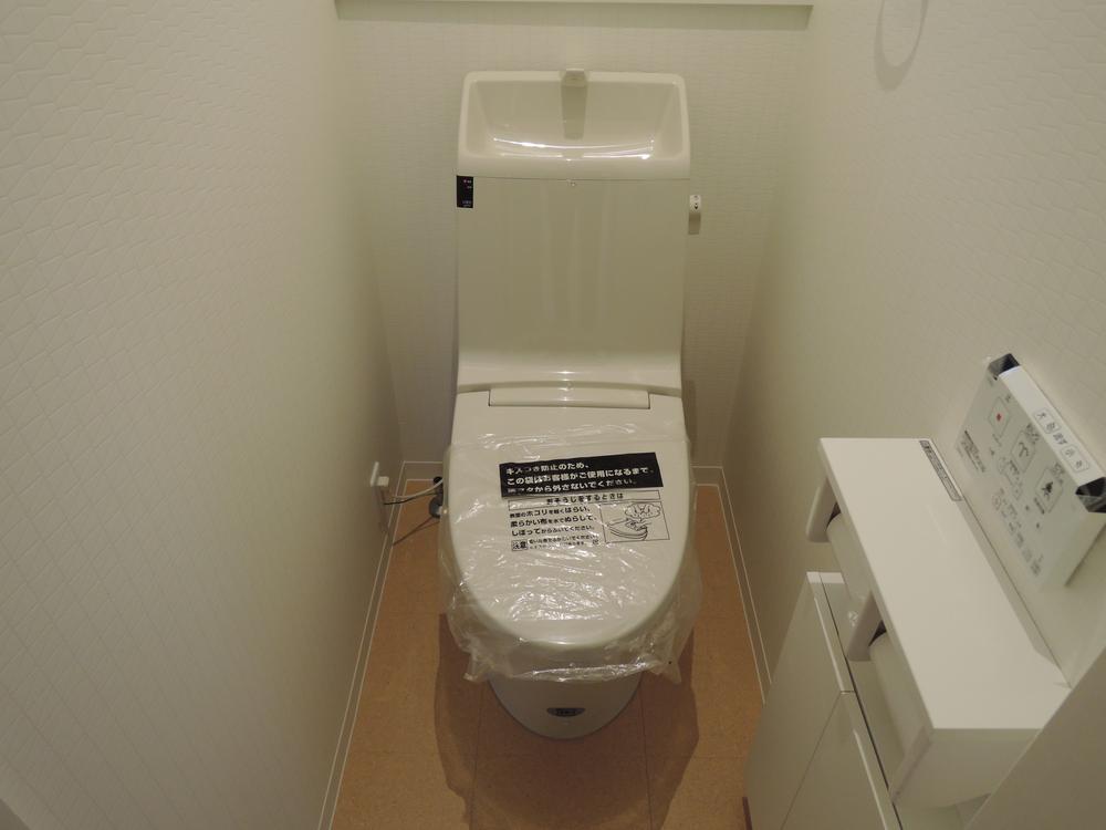 Toilet. Indoor (11 May 2013) Shooting