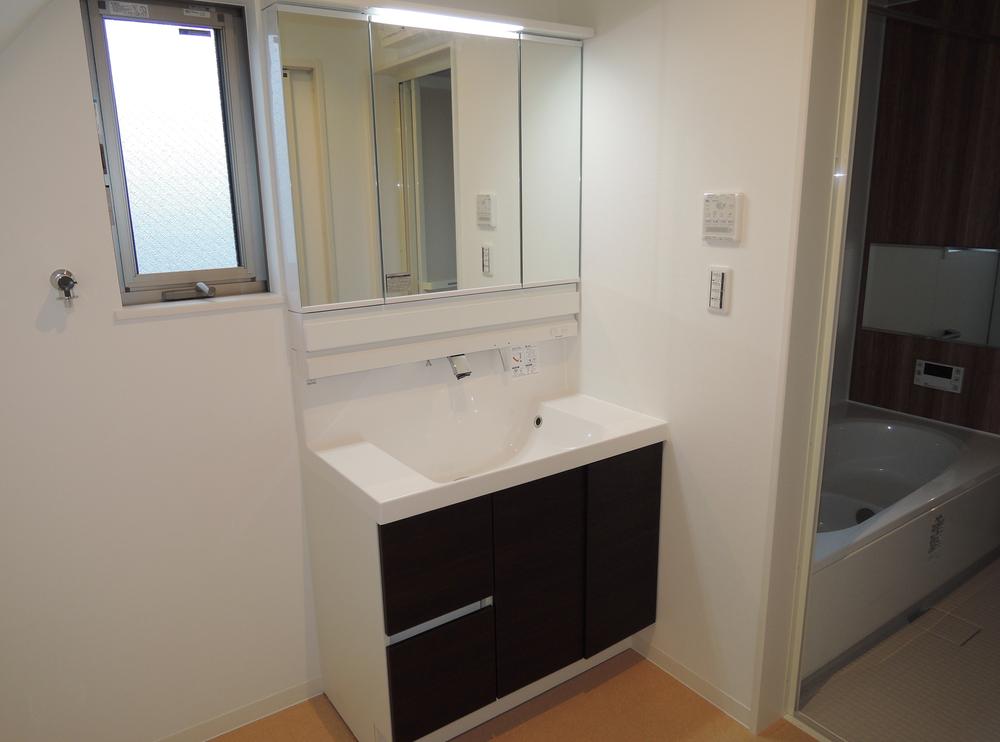 Wash basin, toilet. Indoor (11 May 2013) Shooting