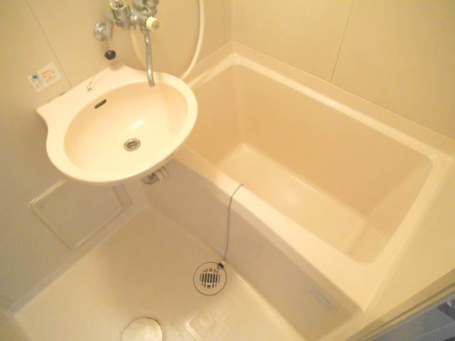 Bath. I'm happy also bath spacious size