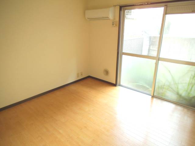 Other room space. Rent also recommended to beginners & students