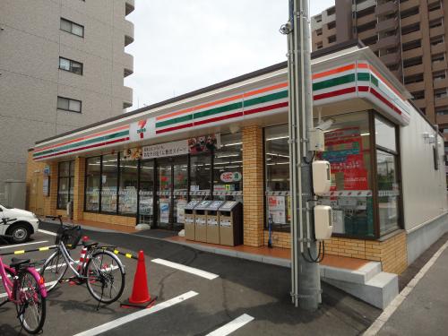 Convenience store. Seven-Eleven Hiroshima Minami 1-chome Kitamise (convenience store) to 445m
