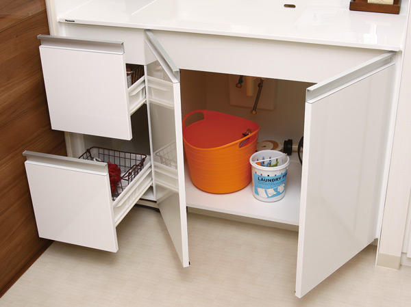 Bathing-wash room.  [Cleaner can be plenty of storage dispose of floor cabinet] By moving the piping space in the back, Storage capacity is up. Also Katazuki and refreshing such as cleaning tool.