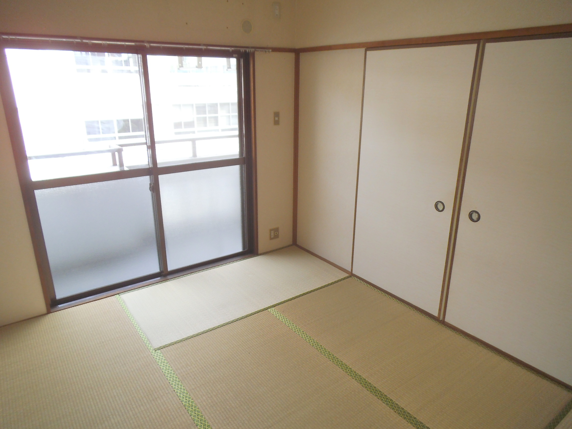 Other room space. The room is bright for one of the recommended point also on the south-facing