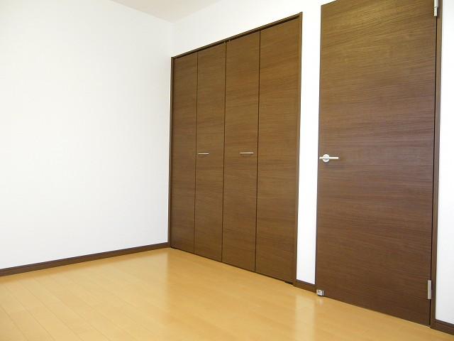 Non-living room. Indoor (12 May 2013) Shooting