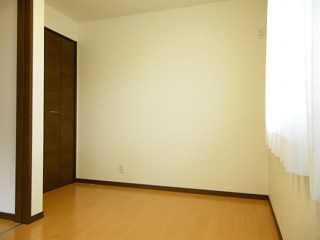 Non-living room. Indoor (12 May 2013) Shooting