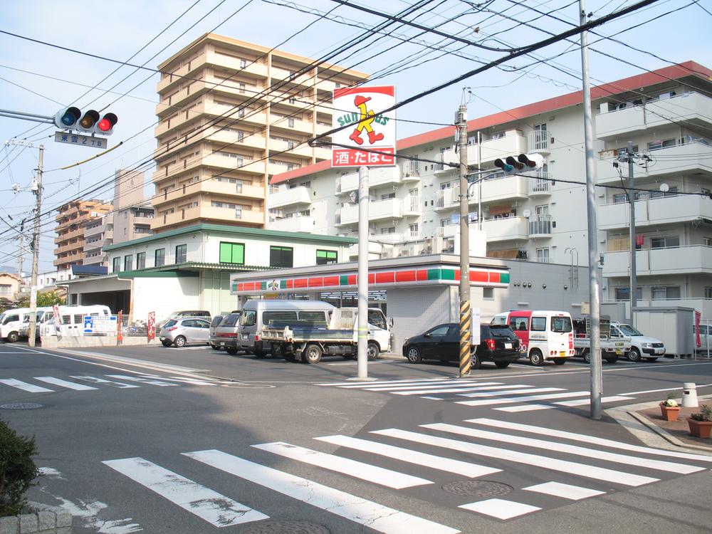 Convenience store. 160m until Thanksgiving