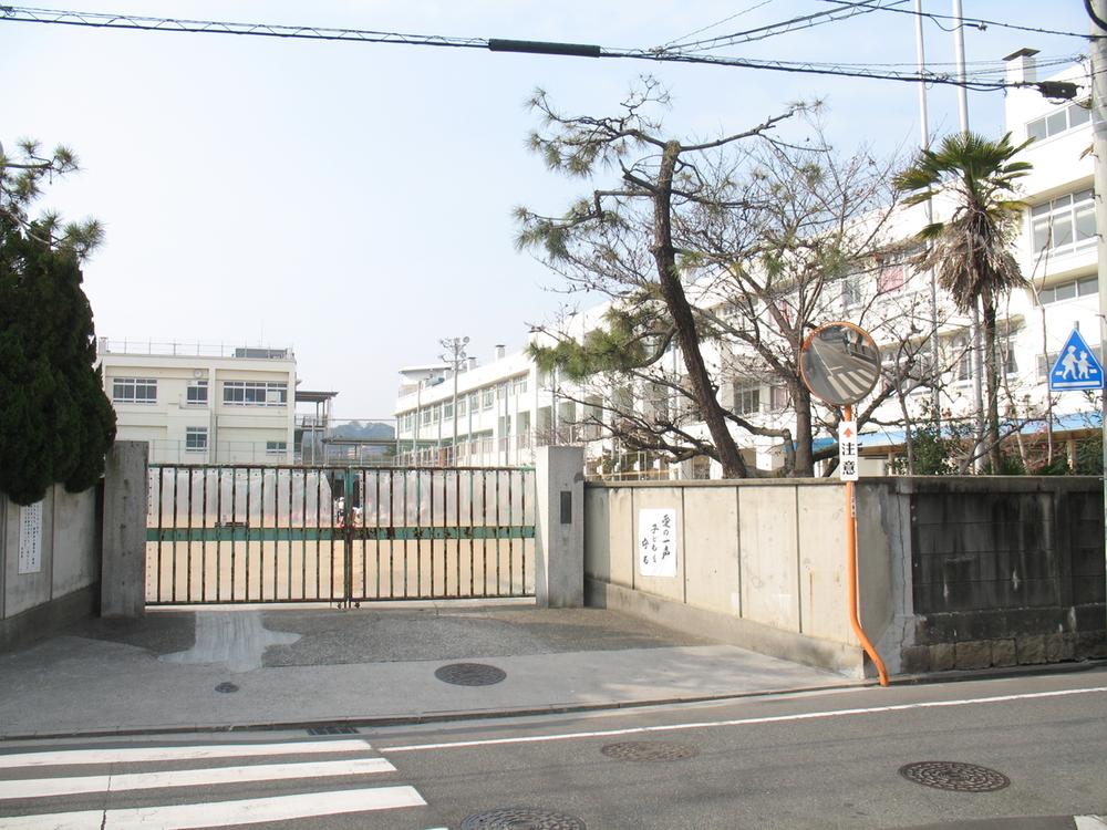 Primary school. Hijiyama until elementary school 1120m