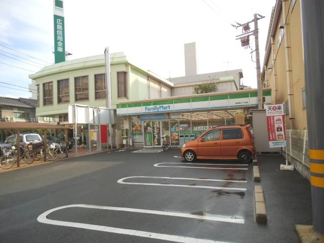 Convenience store. 102m to FamilyMart Minamimachirokuchome store (convenience store)