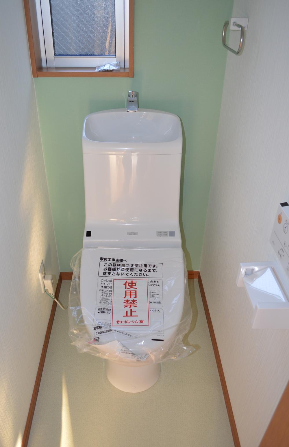 Toilet. Indoor (12 May 2013) Shooting