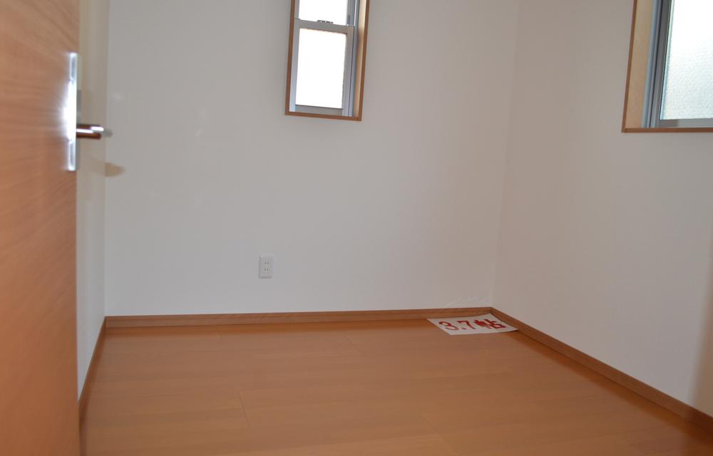 Non-living room. Indoor (12 May 2013) Shooting