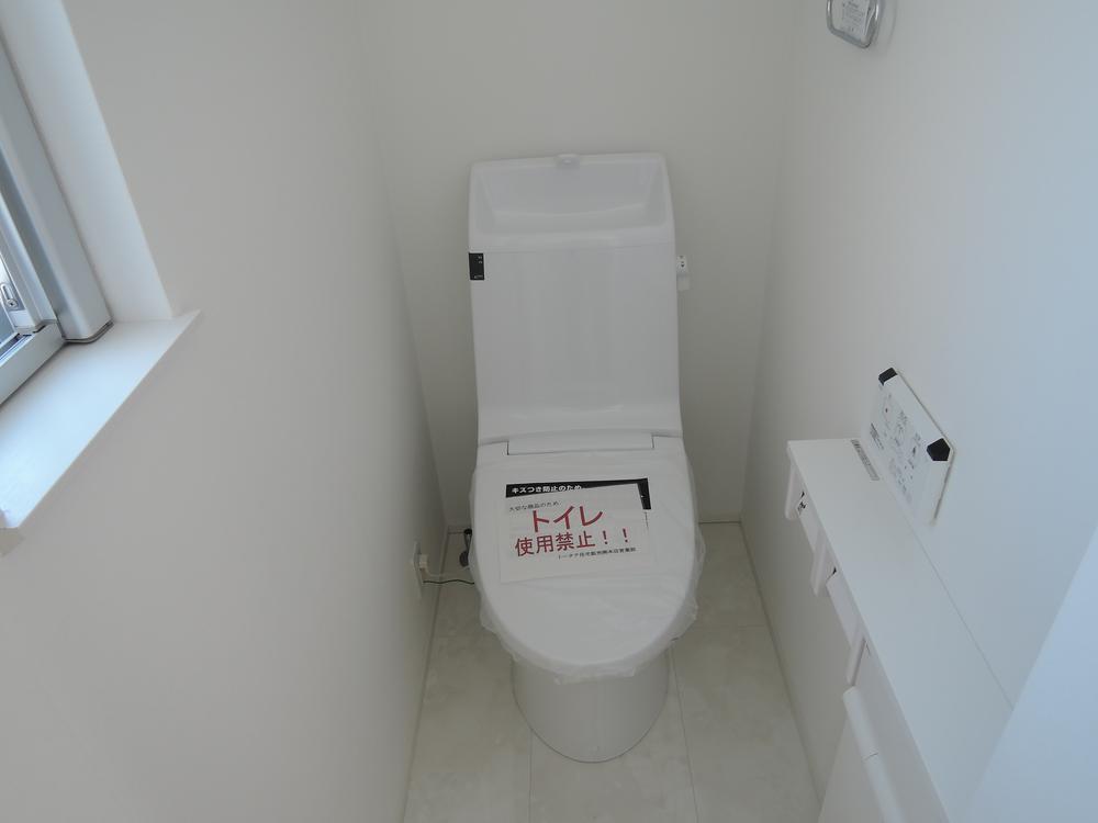 Toilet. Indoor (10 May 2013) Shooting