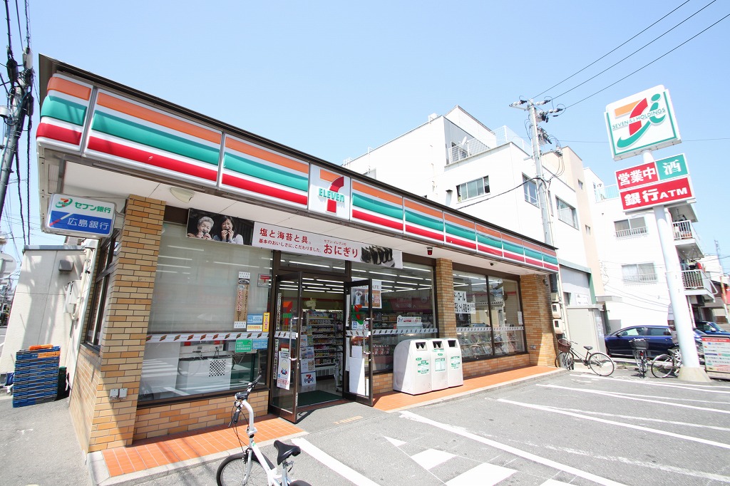 Convenience store. Seven-Eleven Hiroshima Shinonomehon cho store (convenience store) to 132m