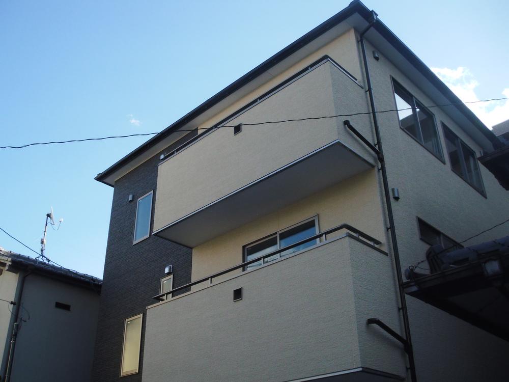 Local appearance photo. Local (12 May 2013) Shooting