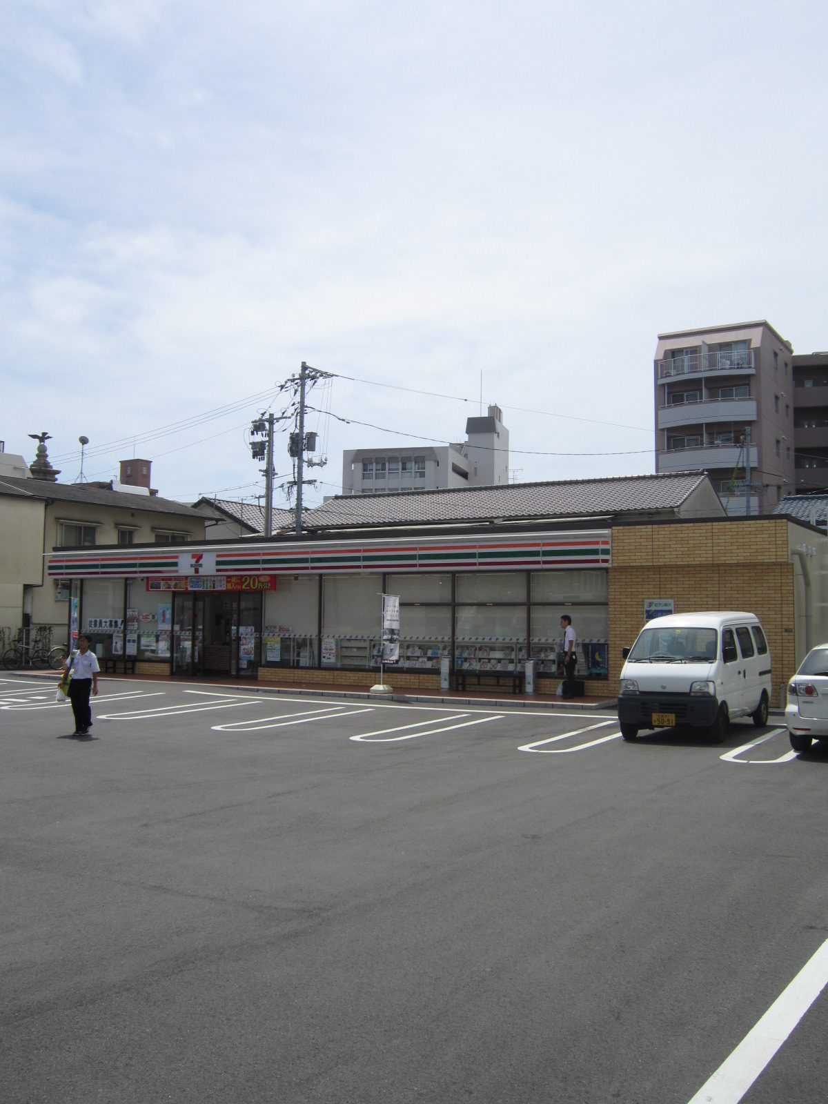 Convenience store. Seven-Eleven Hiroshima Desio 4-chome up (convenience store) 229m