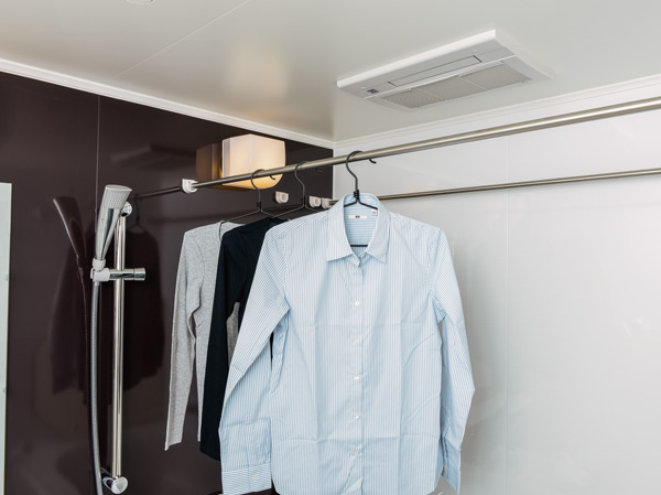 Bathing-wash room.  [Bathroom heating ventilation dryer] Adopt a bathroom heating ventilation dryer that can be used for drying the bathroom heating and clothing.