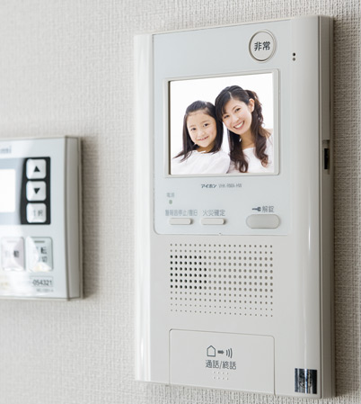 Security.  [Security intercom with color monitor] Unlocking the auto lock of the entrance the visitor from the check with color monitor. Order to be sure the face with a sharp image, It is safe. No handset, It is a convenient hands-free type.  ※ The video is different from the actual ones.