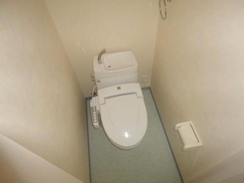 Toilet. Attached Washlet! !