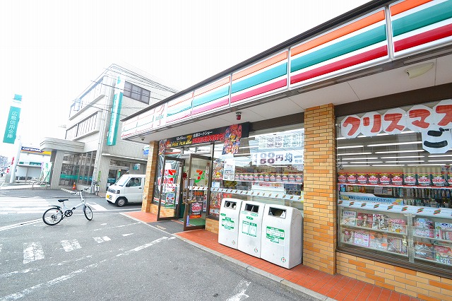 Convenience store. Seven-Eleven Hiroshima Shinonomehon cho store (convenience store) up to 85m