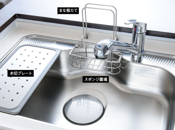 Kitchen.  [Functional large silent sink] Adopt a damping structure to reduce the noise in the sink of the large size. Cutting board freshly Ya, Vegetables, Draining plate of tableware was also standard equipment. Also, A built-in water purifier to the shower faucet that can be used to pull out the hose. Tasty water is also happy equipment available.  ※ Less than, All amenities of the web is the same specification