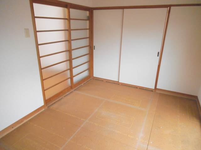 Other room space. Slowly can also Japanese-style tatami also Omotegae already
