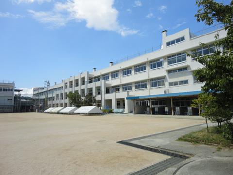 Primary school. Hijiyama until elementary school 891m