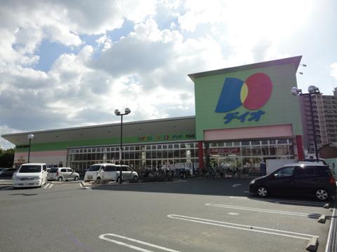 Supermarket. Dio Until Ujina shop 384m