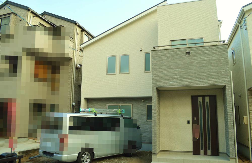 Local appearance photo. Local (10 May 2013) Shooting