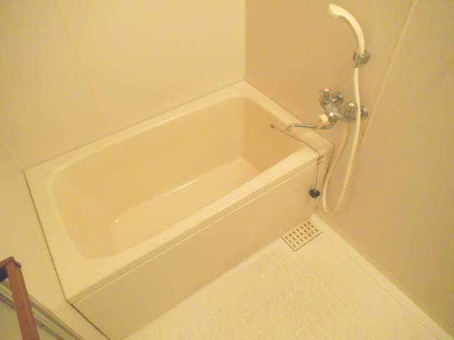 Bath. Bathing also comfortable size and put in Minna