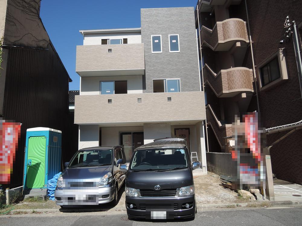 Local appearance photo. Local (10 May 2013) Shooting