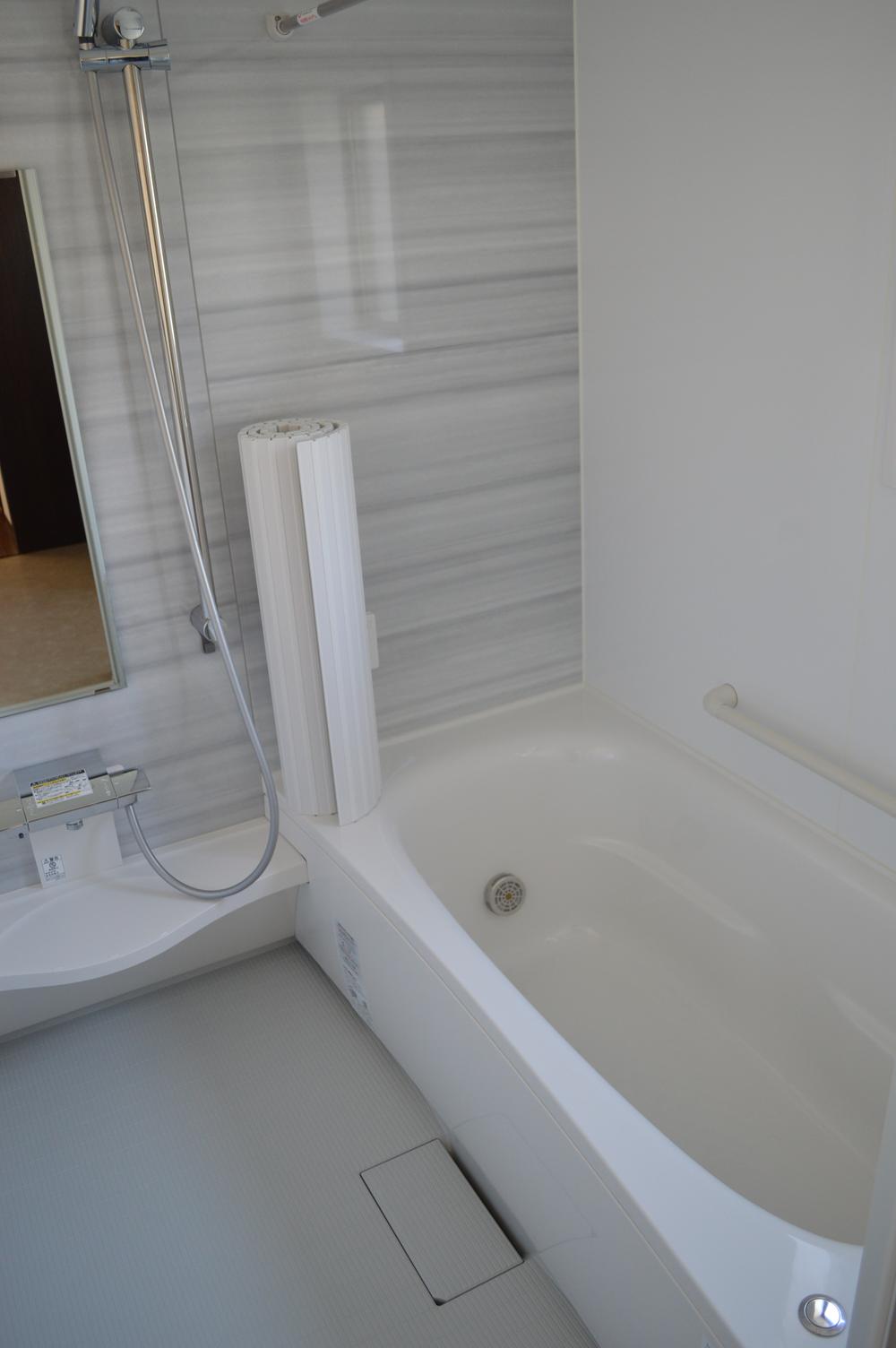 Bathroom. View from the site (December 2013) Shooting