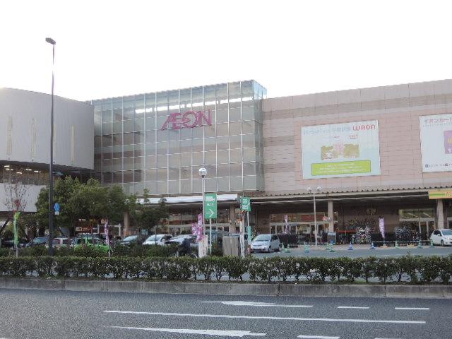 Shopping centre. 390m until ion Ujina shopping center