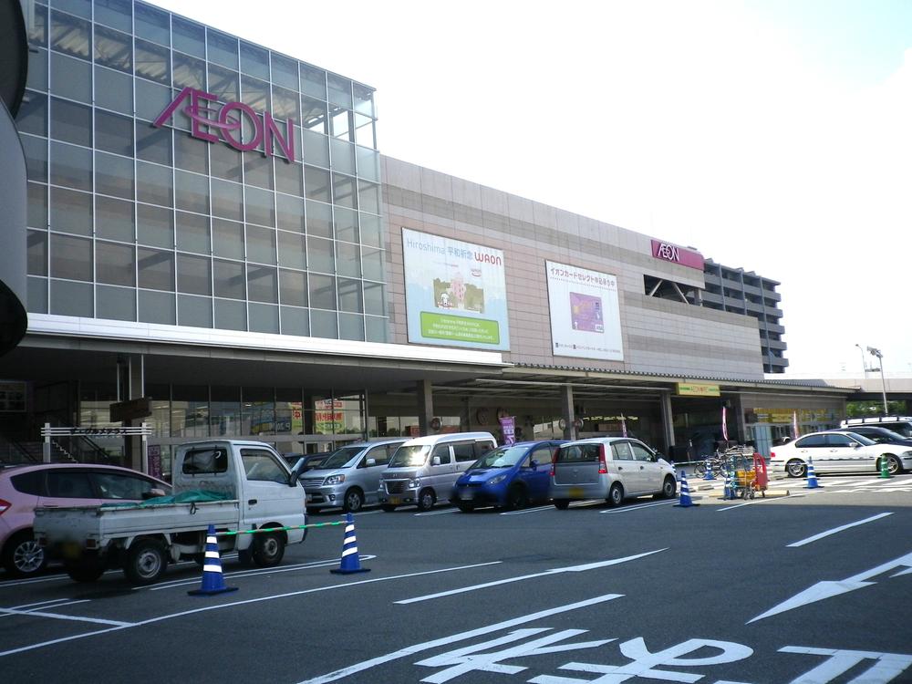Shopping centre. 414m until ion Ujina shopping center